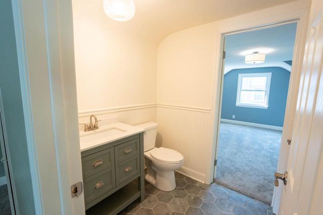 1153 N 11th AVENUE, West Bend, WI 53090