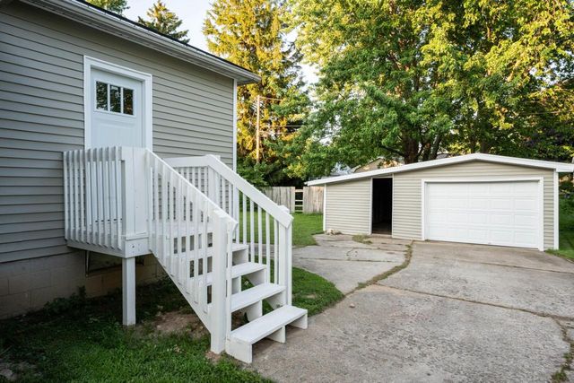 1153 N 11th AVENUE, West Bend, WI 53090