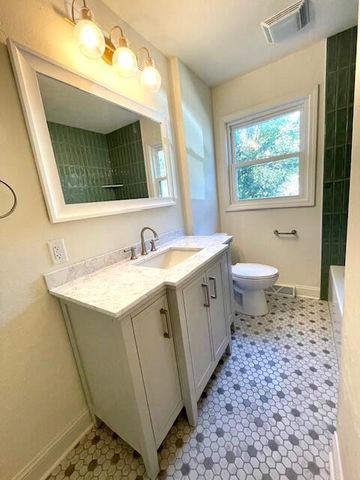 1153 N 11th AVENUE, West Bend, WI 53090