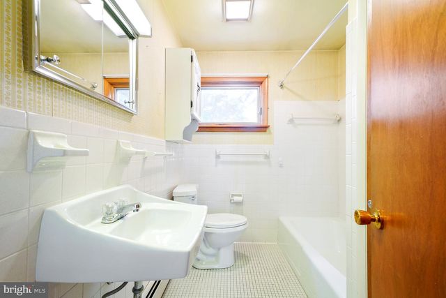 1403 DISNEY RD, Severn, MD 21144