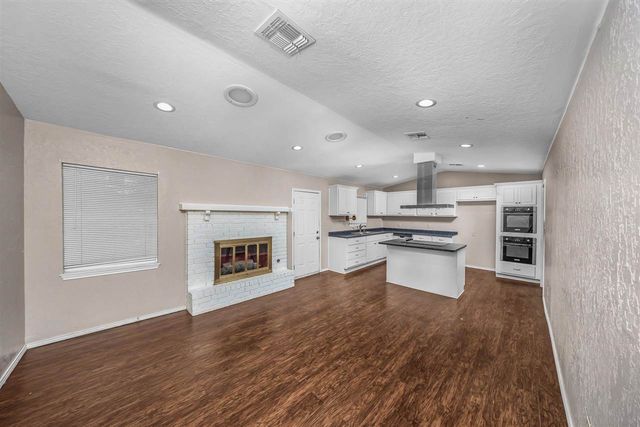 5864 NW Dearborn Ave, Lawton, OK 73505