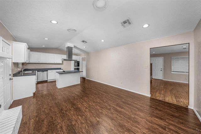 5864 NW Dearborn Ave, Lawton, OK 73505