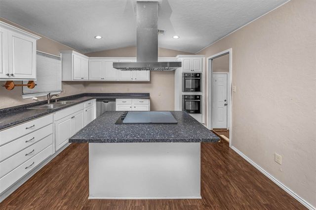 5864 NW Dearborn Ave, Lawton, OK 73505