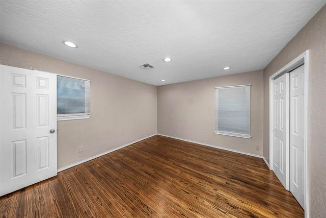 5864 NW Dearborn Ave, Lawton, OK 73505