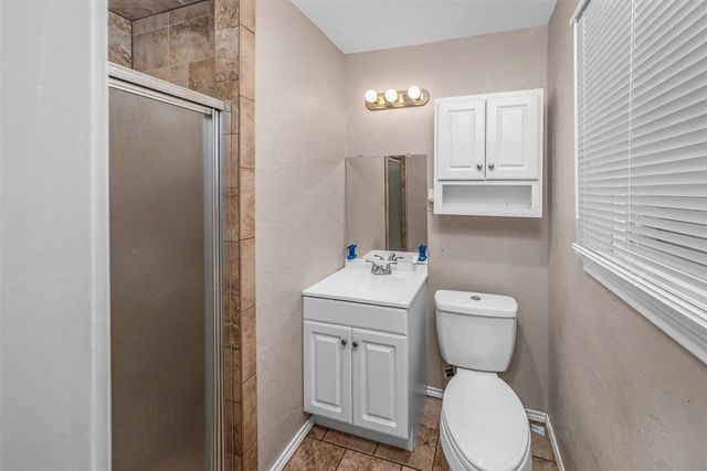 5864 NW Dearborn Ave, Lawton, OK 73505