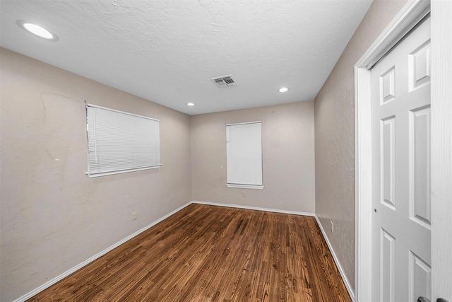 5864 NW Dearborn Ave, Lawton, OK 73505