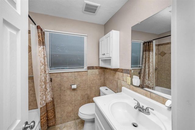 5864 NW Dearborn Ave, Lawton, OK 73505