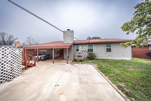 5864 NW Dearborn Ave, Lawton, OK 73505