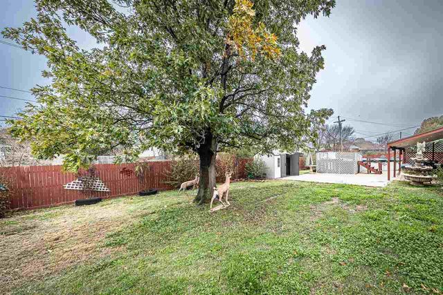 5864 NW Dearborn Ave, Lawton, OK 73505