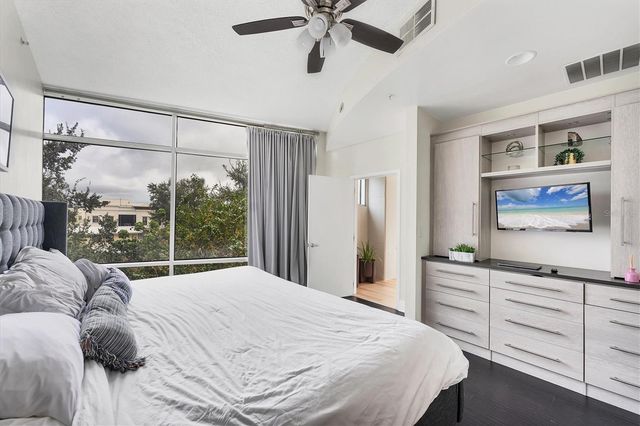 525 E JACKSON STREET 302, Orlando, FL 32801