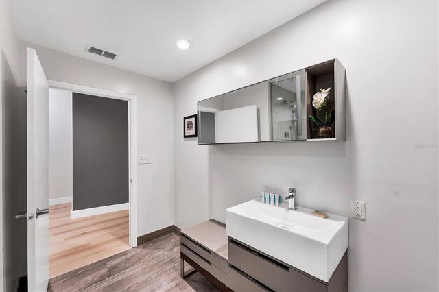 525 E JACKSON STREET 302, Orlando, FL 32801