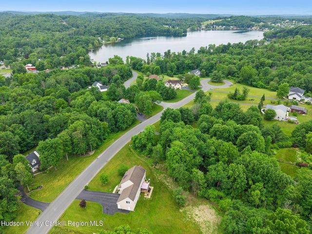 9 Thomas Drive, Wynantskill, NY 12198