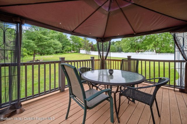 9 Thomas Drive, Wynantskill, NY 12198