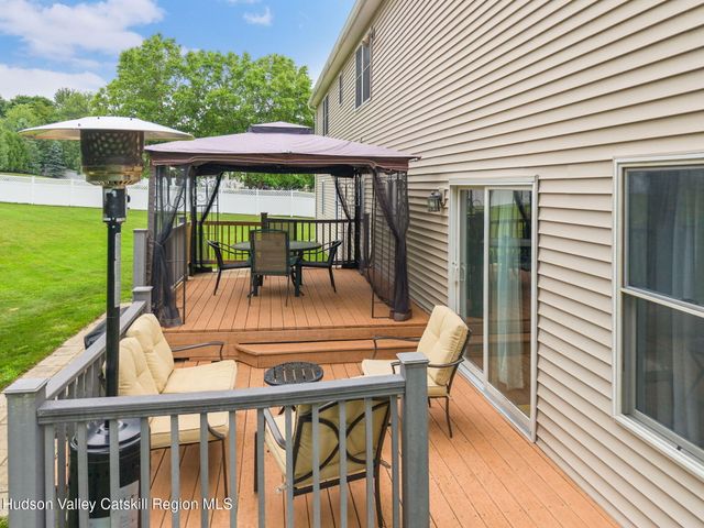 9 Thomas Drive, Wynantskill, NY 12198