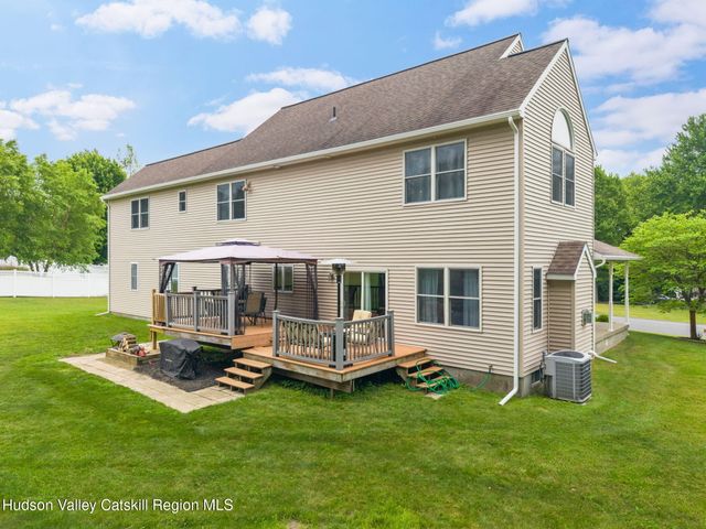 9 Thomas Drive, Wynantskill, NY 12198