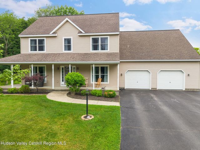 9 Thomas Drive, Wynantskill, NY 12198