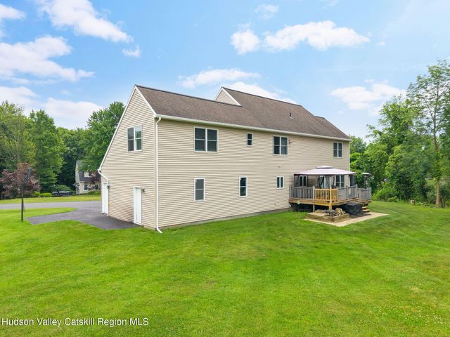 9 Thomas Drive, Wynantskill, NY 12198
