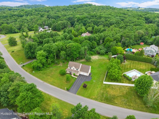 9 Thomas Drive, Wynantskill, NY 12198