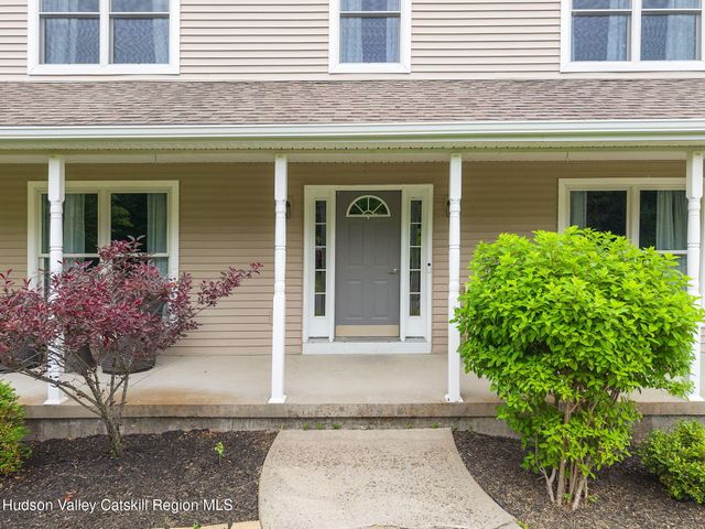 9 Thomas Drive, Wynantskill, NY 12198
