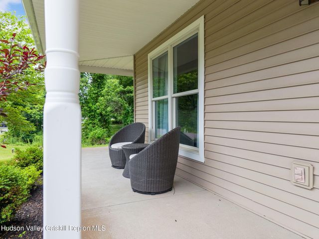9 Thomas Drive, Wynantskill, NY 12198