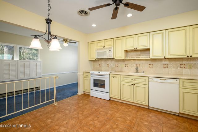 25 Dartmouth Street 61, Whiting, NJ 08759