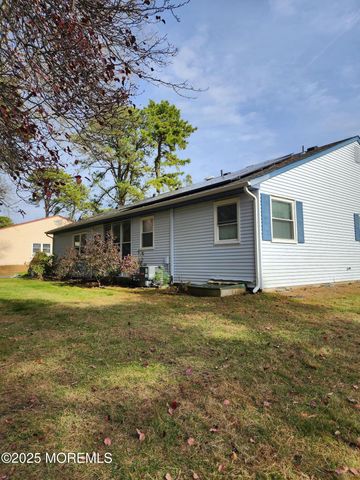 25 Dartmouth Street 61, Whiting, NJ 08759