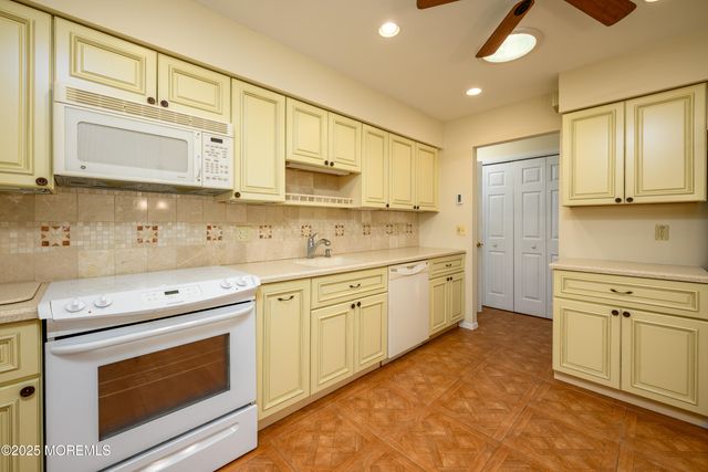 25 Dartmouth Street 61, Whiting, NJ 08759