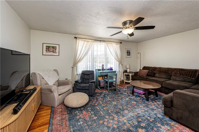 765 Robbins Station Rd, North Huntingdon, PA 15642