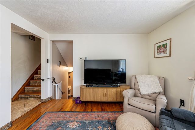 765 Robbins Station Rd, North Huntingdon, PA 15642