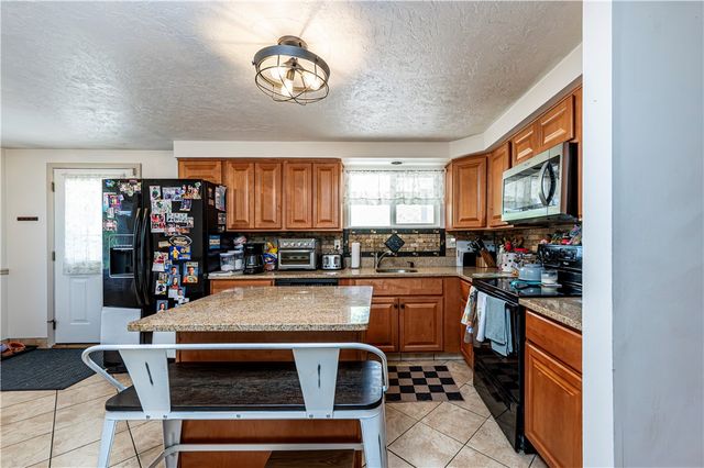 765 Robbins Station Rd, North Huntingdon, PA 15642