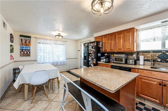 765 Robbins Station Rd, North Huntingdon, PA 15642