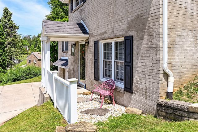 765 Robbins Station Rd, North Huntingdon, PA 15642