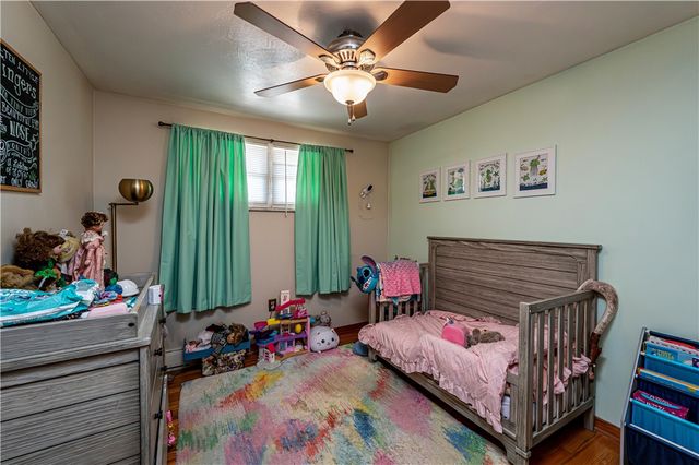 765 Robbins Station Rd, North Huntingdon, PA 15642
