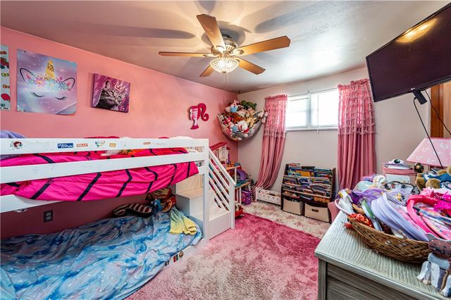 765 Robbins Station Rd, North Huntingdon, PA 15642