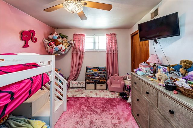765 Robbins Station Rd, North Huntingdon, PA 15642