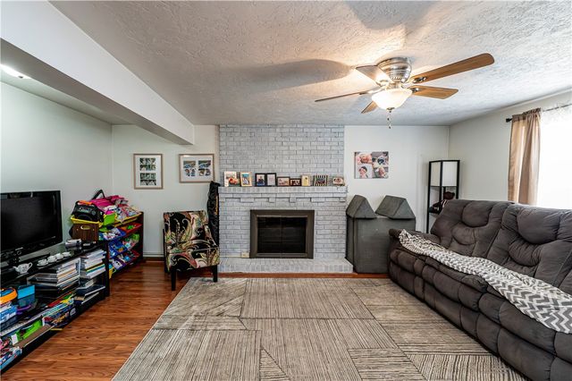 765 Robbins Station Rd, North Huntingdon, PA 15642