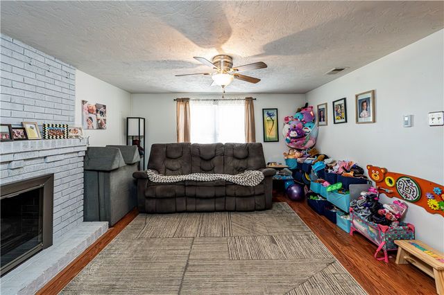 765 Robbins Station Rd, North Huntingdon, PA 15642
