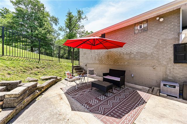 765 Robbins Station Rd, North Huntingdon, PA 15642