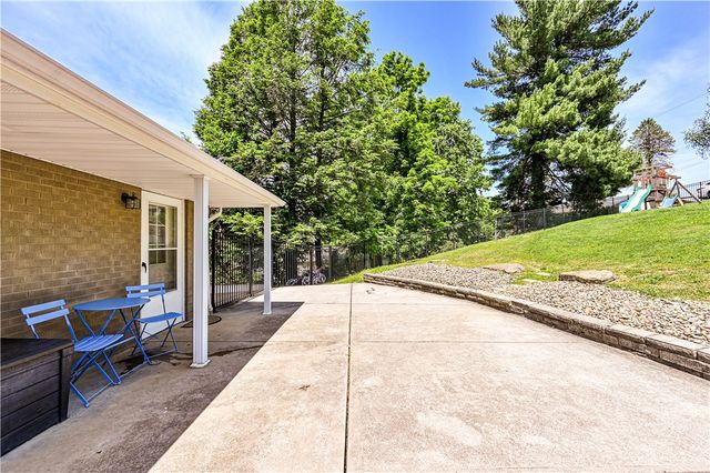 765 Robbins Station Rd, North Huntingdon, PA 15642