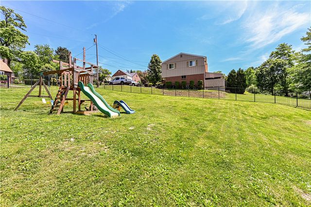 765 Robbins Station Rd, North Huntingdon, PA 15642