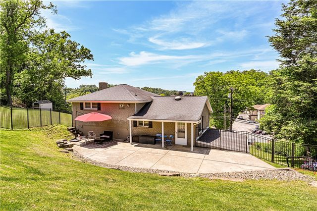 765 Robbins Station Rd, North Huntingdon, PA 15642