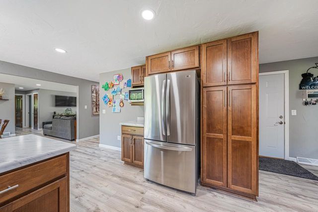 2987 W SHADY LANE, Neenah, WI 54956
