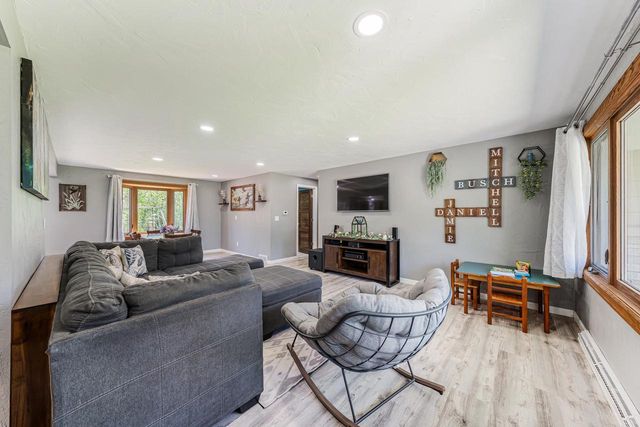 2987 W SHADY LANE, Neenah, WI 54956