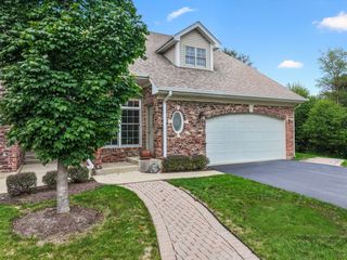 566 W Bridge View Court, Palatine, IL 60067
