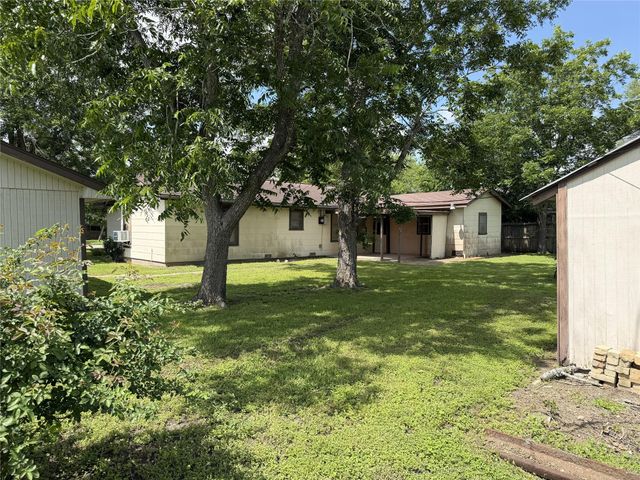 203 E Anderson, Schulenburg, TX 78956