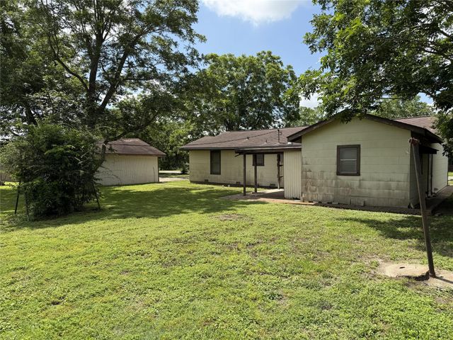 203 E Anderson, Schulenburg, TX 78956