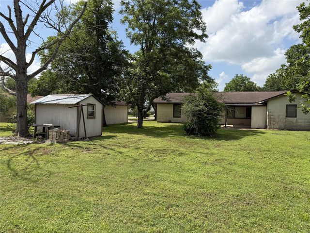 203 E Anderson, Schulenburg, TX 78956