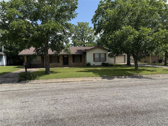 203 E Anderson, Schulenburg, TX 78956