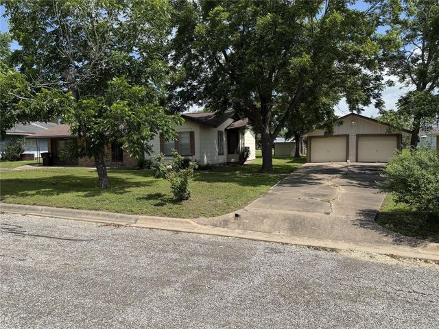203 E Anderson, Schulenburg, TX 78956