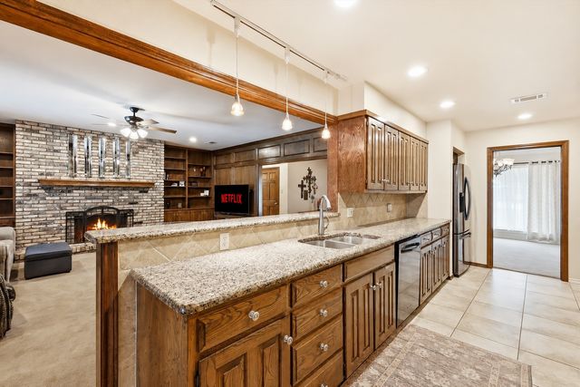 6007 Forestcreek Court, Arlington, TX 76016